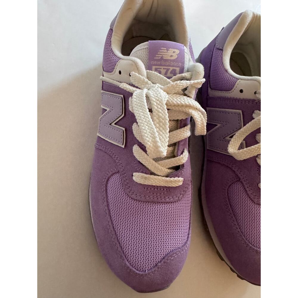 New Balance 574 lavender shoes M 6.5 / W 8 - Picture 3 of 7
